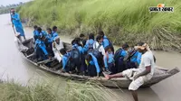 गोपालगंज में बच्चे नाव के सहारे पहुंच रहे स्कूल,पढ़ाई के साथ ग्रामीणों की दैनिक गतिविधियां भी प्रभावित