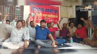 लंबित मांगों को लेकर शिक्षकेत्तर कर्मचारियों का धरना-प्रदर्शन, विश्वविद्यालय प्रशासन से शीघ्र निर्णय की मांग