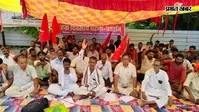 टेम्पो चालकों का कारगिल चौक पर धरना, अवैध वसूली और पुलिस कार्रवाई के खिलाफ जताया विरोध