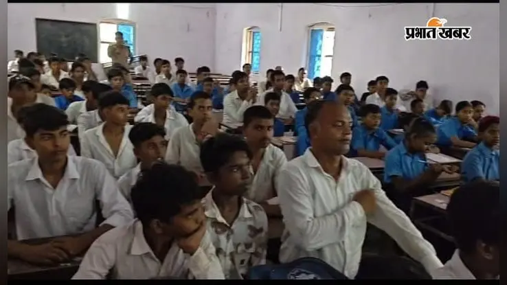केआरके हाई स्कूल में साइबर जागरूकता अभियान, छात्रों को ऑनलाइन ठगी से बचने के बताए उपाय