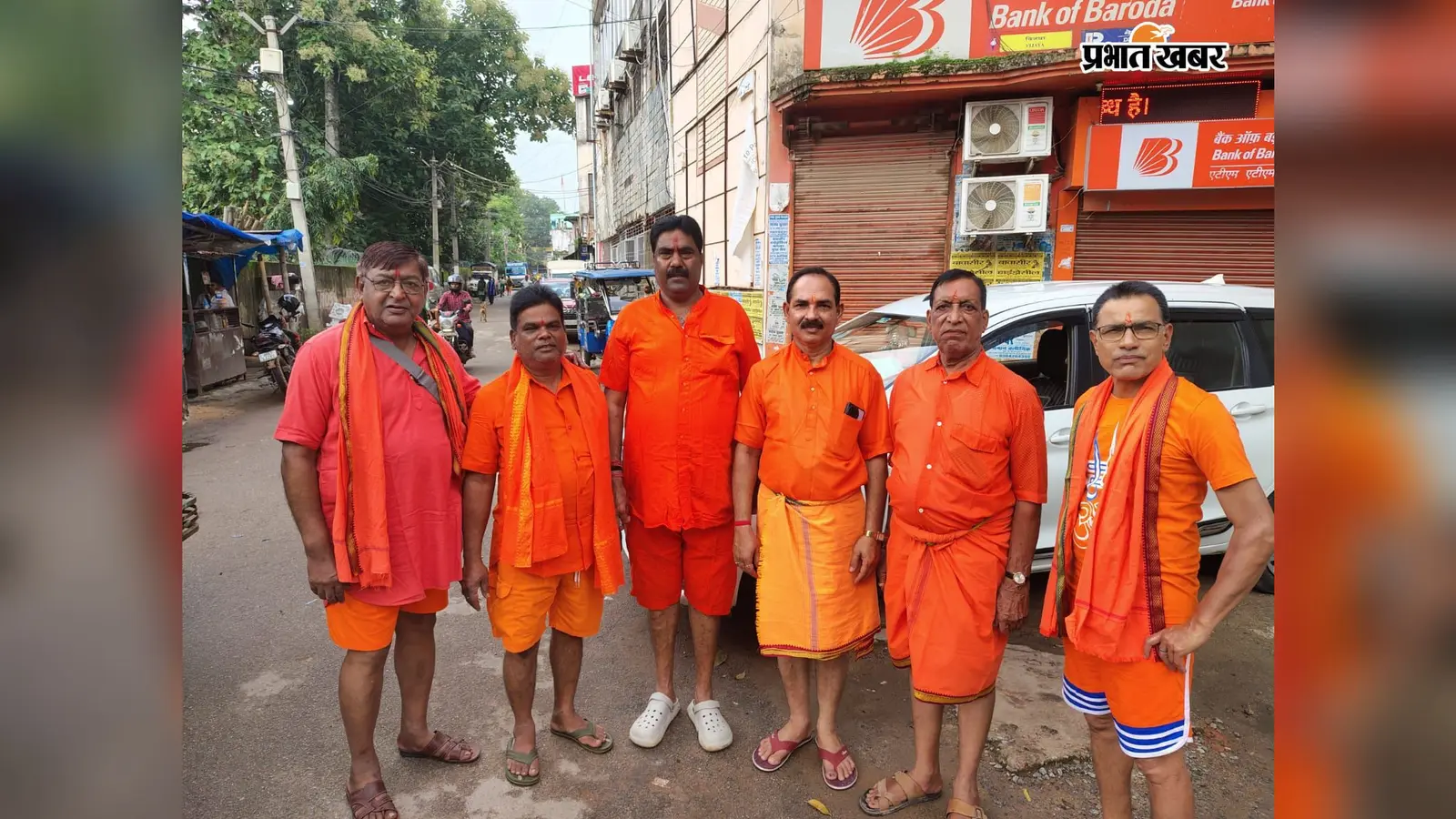 श्री चैती दुर्गा पूजा समिति के पदधारी देवघर रवाना