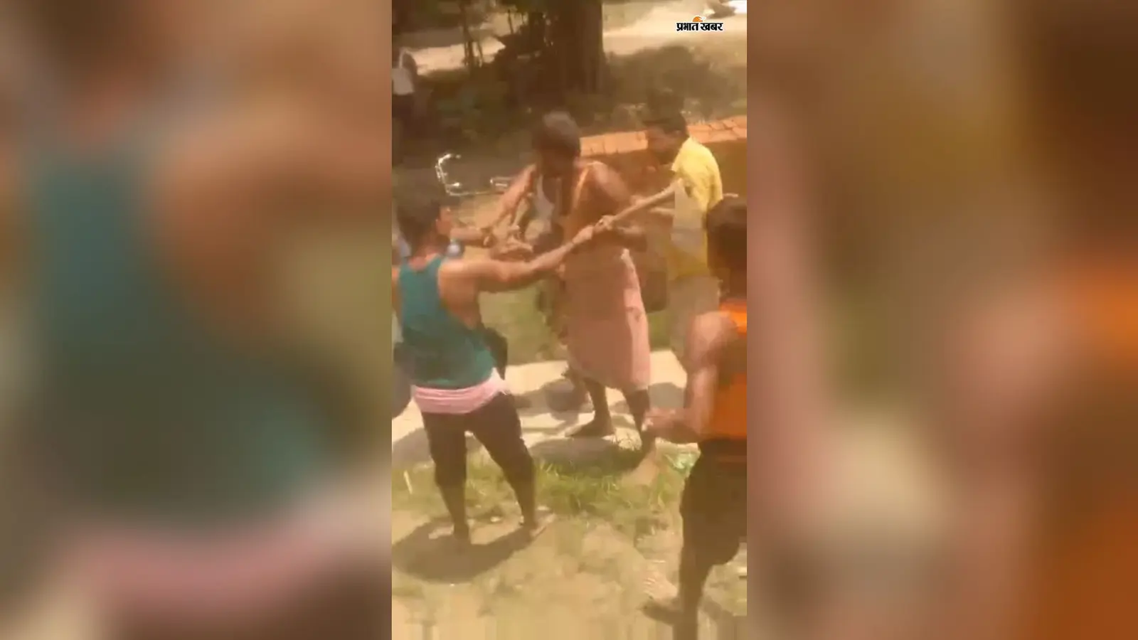 सरकारी नाला निर्माण के दौरान मुखिया से रंगदारी मांगने का आरोप, मारपीट में तीन मजदूर घायल