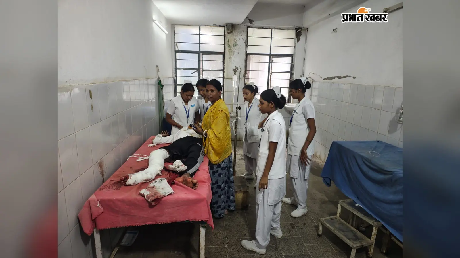 नवादा के रजौली में बाइक और टोटो में भीषण टक्कर, 17 वर्षीय युवक का पैर तीन जगह से टूटा, गया रेफर