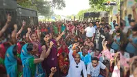लोहट चीनी मिल क्षेत्र में सार्वजनिक रास्ता बंद करने के विरोध में धरना