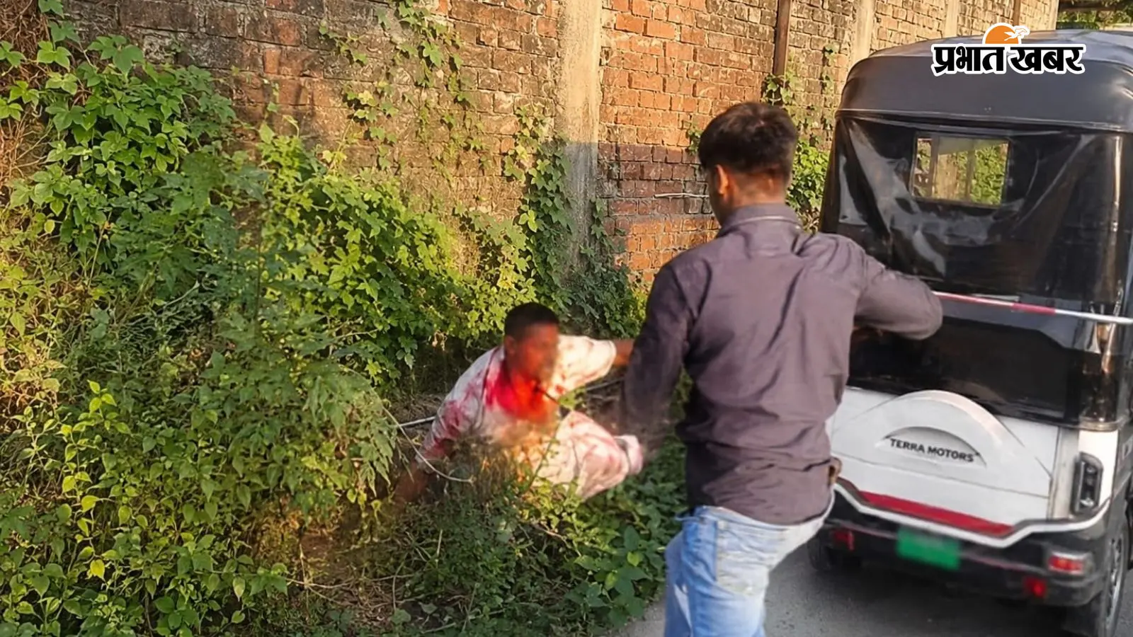 गोरखपुर में शिवकुमार तिवारी की तलवार से काटकर हत्या! पूरी घटना का VIDEO वायरल, इलाके में तनाव