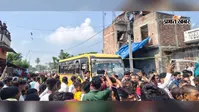 सोनामुखी चौक पर तेज रफ्तार स्कूल बस ने बाइक सवार को कुचला, युवक की मौत, तीन घंटे सड़क जाम