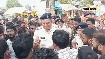 नवादा के हिसुआ में महिला कॉलेज के प्रोफेसर को तेज रफ्तार वाहन ने रौंदा, मौत के बाद लोगों ने शव रखकर किया प्रदर्शन