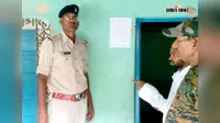 ढोल बजाते हुए फरार आरोपी के घर पहुंची पुलिस, चिपकाया इश्तेहार