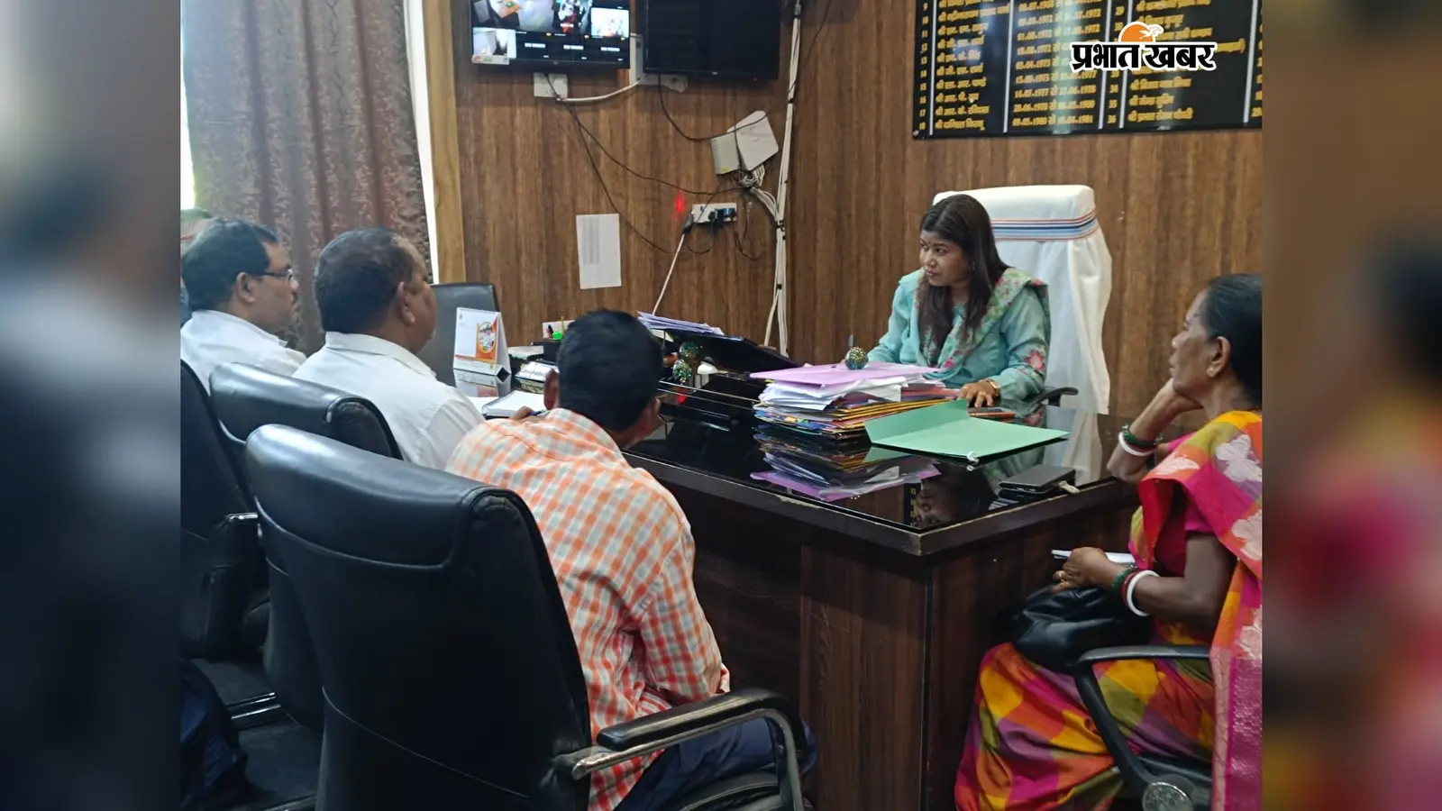कर्रा प्रखंड में कम नामांकन वाले स्कूलों में सुधार के लिए अल्टीमेटम
