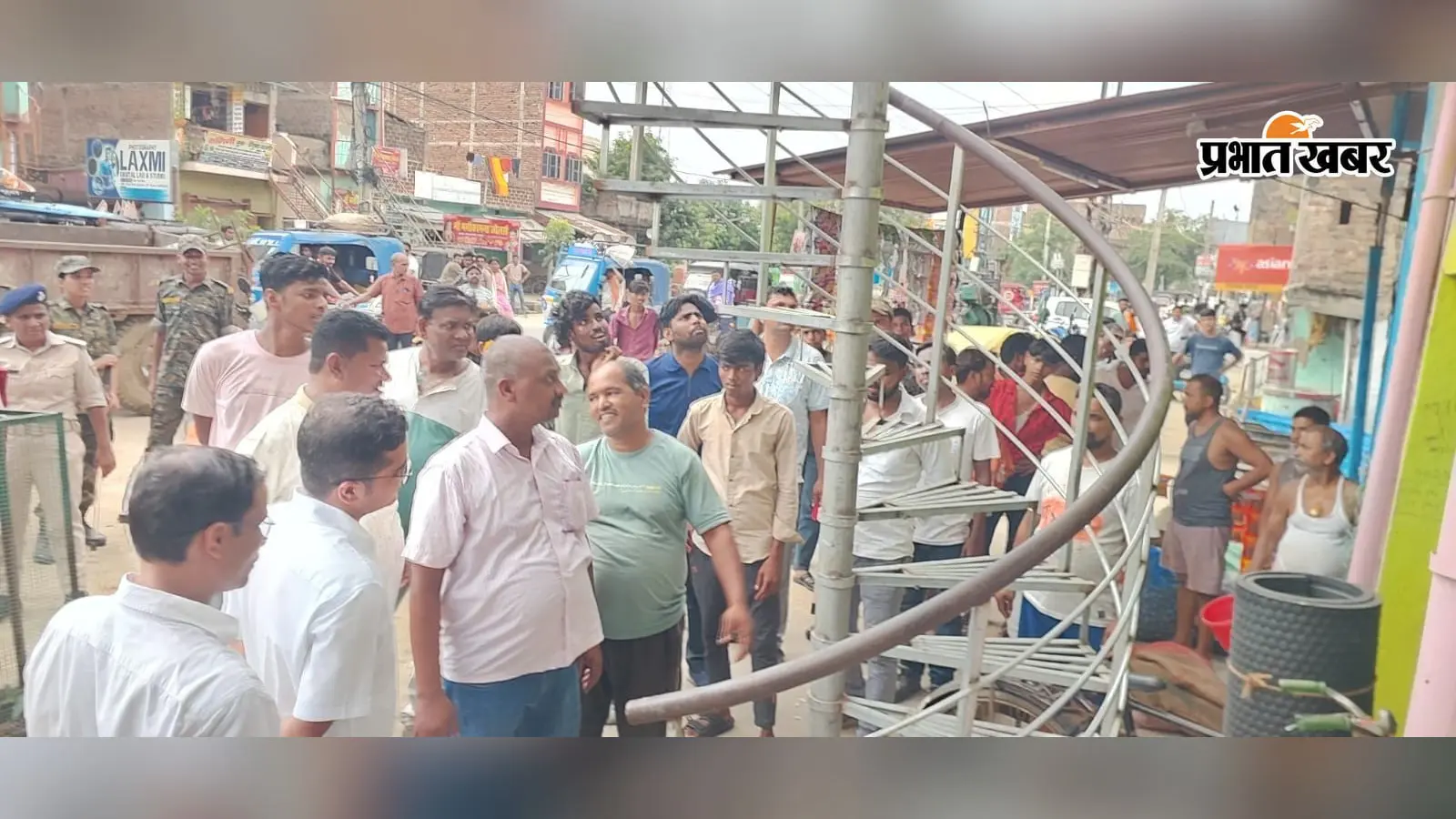 कबैया थाना से सदर अस्पताल तक चला अतिक्रमण हटाओ अभियान, सड़कें करायी गयीं अतिक्रमण मुक्त
