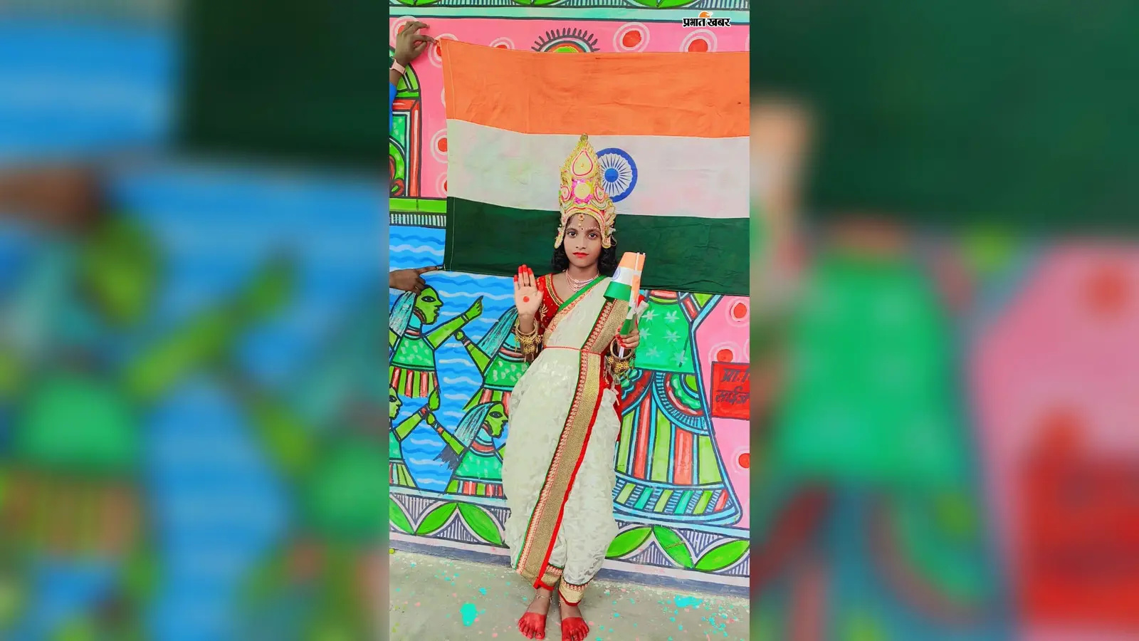 परबत्ता के स्कूलों में हर घर तिरंगा अभियान की तैयारी तेज, भारत माता के रूप में नजर आयी छात्रा