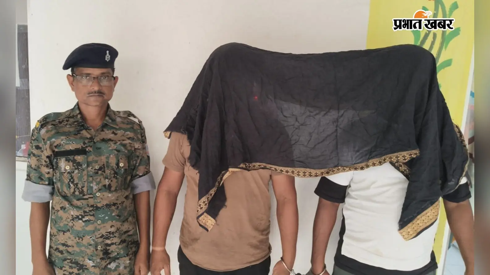 फोटो गुरुजी की पुण्यतिथि में आये श्रद्धालु के एटीएम से 71 हजार की निकासी, दो आरोपी गिरफ्तार