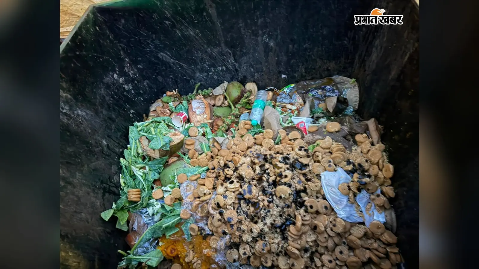 मिलावटखोरों की खैर नहीं!देवघर में भारी मात्रा में पेड़ा-छोला नष्ट