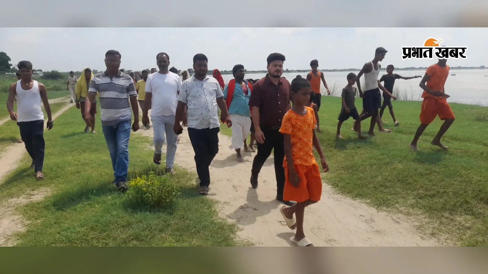 राघोपुर में गंगा का कहर, सैकड़ों एकड़ जमीन नदी में समाई, कटाव का अधिकारियों ने लिया जायजा