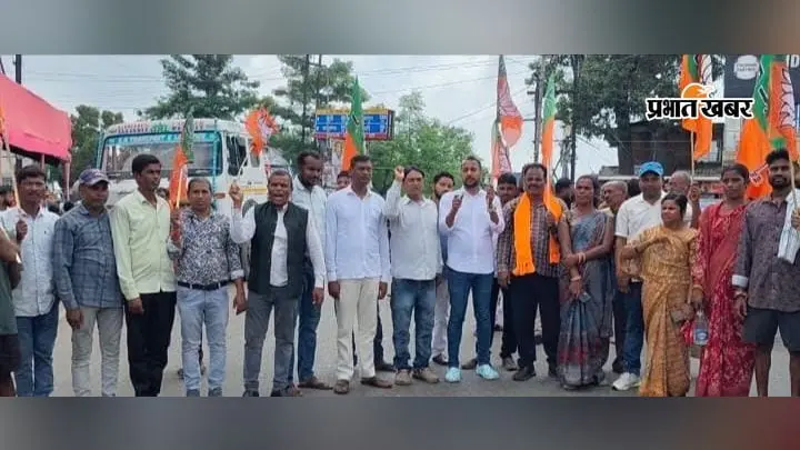 छात्रों पर लाठीचार्ज के विरोध में भाजपा नेडीवीसी चौक पर किया चक्का जाम