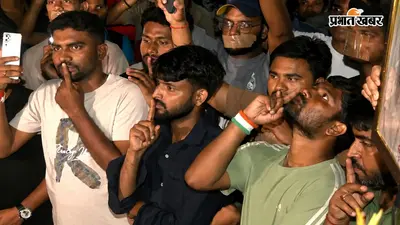 Student Silent March: हाथों में फूल, लेकिन जुबां रही खामोश, रांची में छात्रों ने निकाला साइलेंट मार्च