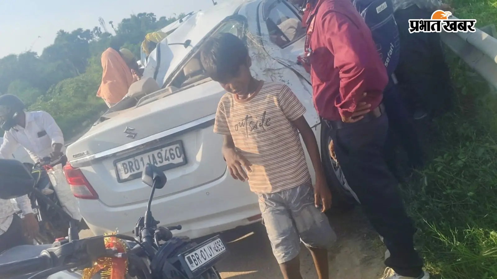 तेज रफ्तार कार डिवाइडर से टकराकर चार बार पलटी, चार लोग गंभीर रूप से घायल, सभी को रेफर किया