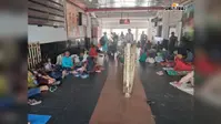 मालगाड़ी के बेपटरी होते ही थम गईं ट्रेनें! 7 घंटे रेल सेवा ठप, 56 मालगाड़ियां प्रभावित; यात्री स्टेशन पर फंसे