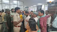मुंगेर सदर अस्पताल में मरीज की मौत के बाद बवाल, ऑक्सीजन सिलेंडर खाली होने का आरोप, इमरजेंसी में तोड़फोड़