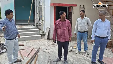 वैशाली: महुआ नगर परिषद के नव निर्मित भवन का ईओ ने किया निरीक्षण, संवेदक को दिए निर्देश