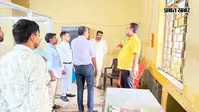 रमकंडा पहुंचे अपर समाहर्ता, प्रखंड सह अंचल कार्यालय का किया निरीक्षण