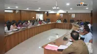 लोहरदगा में DDC ने दिया निर्देश: शत-प्रतिशत मध्याह्न भोजन, बायोमेट्रिक उपस्थिति और लंबित कार्यों को शीघ्र पूरा करें