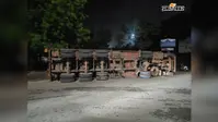 जुगसलाई गोलचक्कर पर पलटा आयरन गिट्टी लदा ट्रेलर, खलासी घायल; चालक फरार