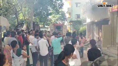 बड़ाइक मुहल्ले में अधिवक्ता शीला सिंह के मकान व इलेक्ट्रॉनिक्स दुकान में भीषण आग, सब कुछ जलकर खाक