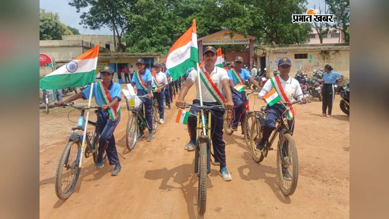 रांची में मांडर कॉलेज के एनसीसी कैडेटों ने निकाली तिरंगा यात्रा
