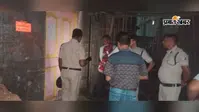 Rajmahal News:रेलवे की जमीन पर कब्जे के खिलाफ सख्ती, मकान पर जड़ा ताला