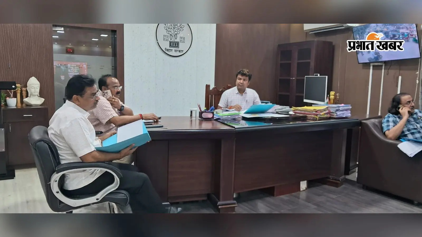 रोहतास में योजनाओं की समीक्षा को लेकर डीएम सख्त, हर पात्र लाभार्थी तक समय पर पहुंचाएं सरकारी लाभ