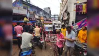 मुख्य बाजार में टोटो का कब्जा, बेतरतीब पार्किंग से रोज जाम; राहगीरों के लिए पैदल चलना भी मुश्किल