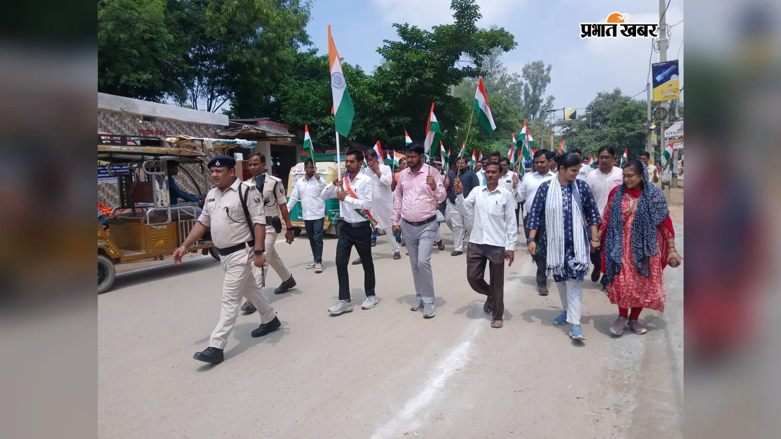 औरंगाबाद: दाउदनगर में निकली भव्य तिरंगा यात्रा, देशभक्ति के नारों से गूंजा पूरा शहर