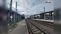 बड़हिया स्टेशन पर यात्री सुविधाओं का टोटा, धूप-बारिश में ट्रेन का इंतजार