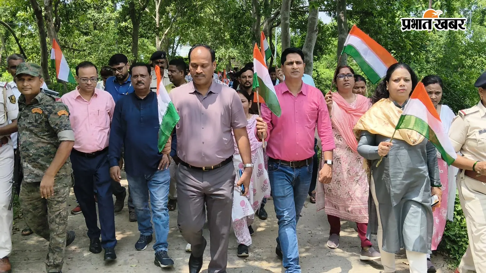 बक्सर : राजपुर में तिरंगा यात्रा से गूंजा देशभक्ति का संदेश, बच्चों ने लिया राष्ट्रसेवा का संकल्प
