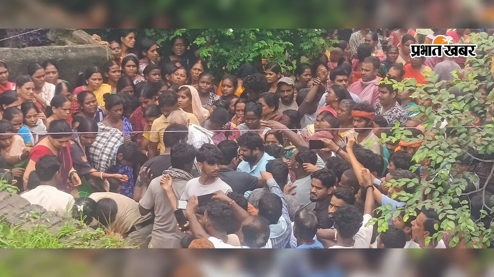 भटिंडा फॉल हादसे से सिजुआ में मातम, चाचा-भतीजे का अंतिम संस्कार
