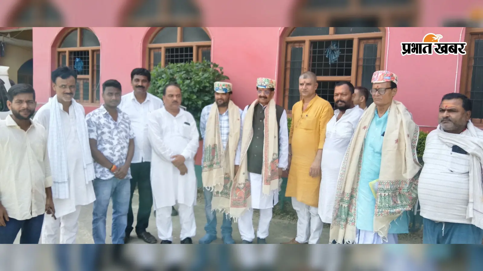 कुशेश्वरस्थान में विधान पार्षद मदन मोहन झा ने किया विद्यालयों का निरीक्षण, शिक्षकों की समस्याओं के समाधान का दिया भरोसा