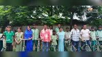 मांडू में आठवीं कक्षा के छात्र-छात्राओं को मिली साइकिल, DMFT फंड से थाली और गिलास का भी किया गया वितरण