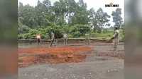 थाना प्रभारी ने संभाली सड़क की कमान, जेसीबी से भरवाए खतरनाक गड्ढे; टली हादसे की आशंका