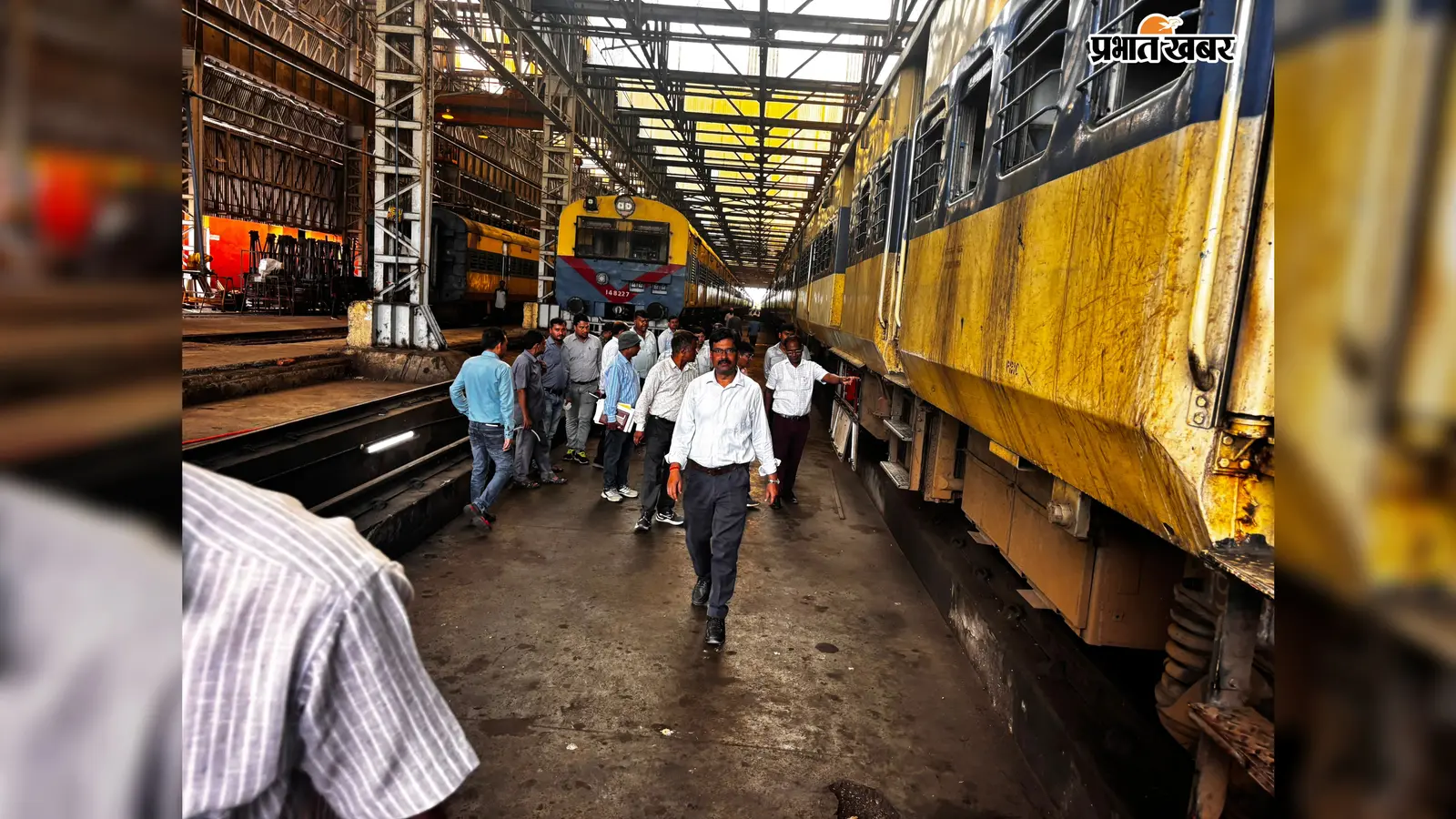 एडीआरएम ने झाझा स्टेशन का किया निरीक्षण, मेमू कार शेड और जली रैक की भी ली जानकारी