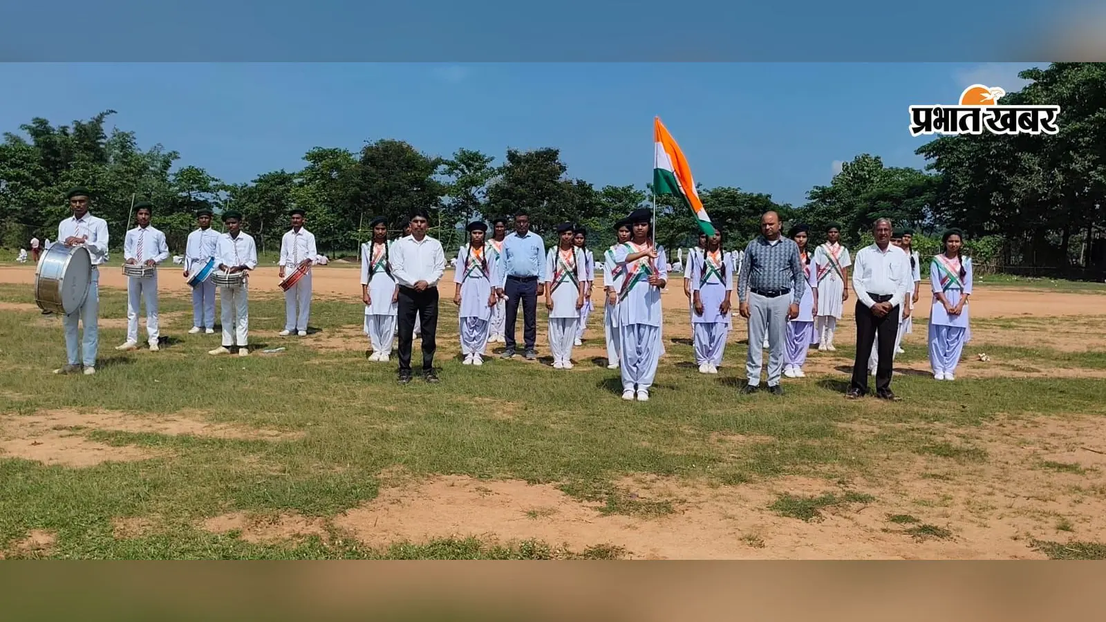 स्वतंत्रता दिवस को लेकर जयनगर के स्कूलों में उत्साह, बच्चे कर रहे परेड और झांकी का पूर्वाभ्यास