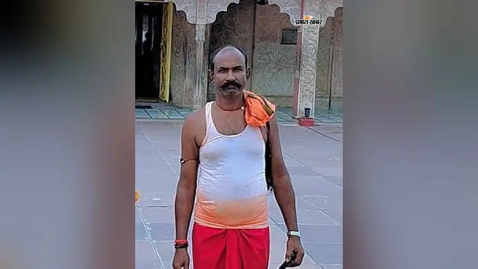 लखनऊ-सीतापुर हाईवे पर पलटी बस, योगापट्टी के हरिशंकर यादव की मौत,धार्मिक यात्रा पर निकले थे