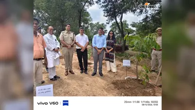 वन महोत्सव में कोडरमा के DC-SP ने किया पौधरोपण, लोगों के बीच बांटे गए पौधे