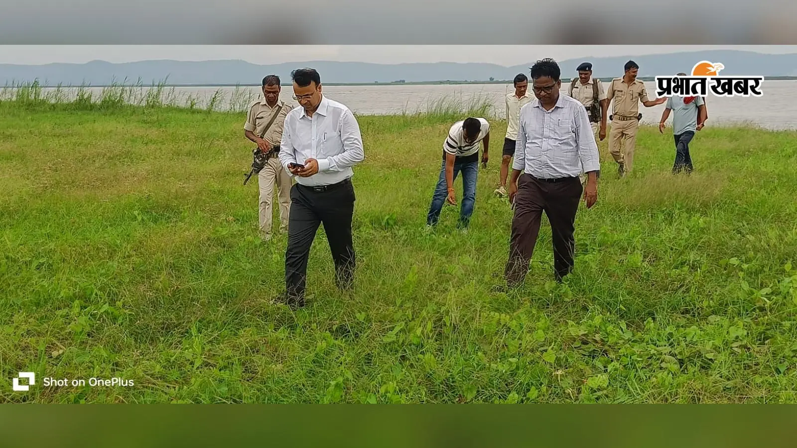 साहिबगंज में गंगा उफान पर : घर-पशु छोड़ने को तैयार नहीं लोग, प्रशासन ने बढ़ाई निगरानी