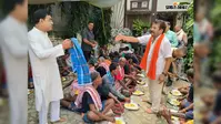 बेतिया में माता की पुण्यतिथि पर सेवा का संदेश, सैकड़ों गरीबों व रिक्शा चालकों को कराया भोजन