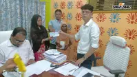 गोगरी में अग्निपीड़ित परिवारों को मिली राहत, सीओ ने 12-12 हजार रुपये के चेक बांटे