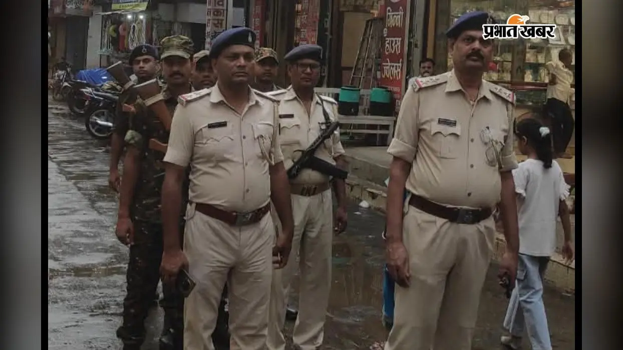 हाजीपुर में शाम होते ही सड़कों पर उतरी पुलिस, उचक्कों और मनचलों पर कसेगा शिकंजा