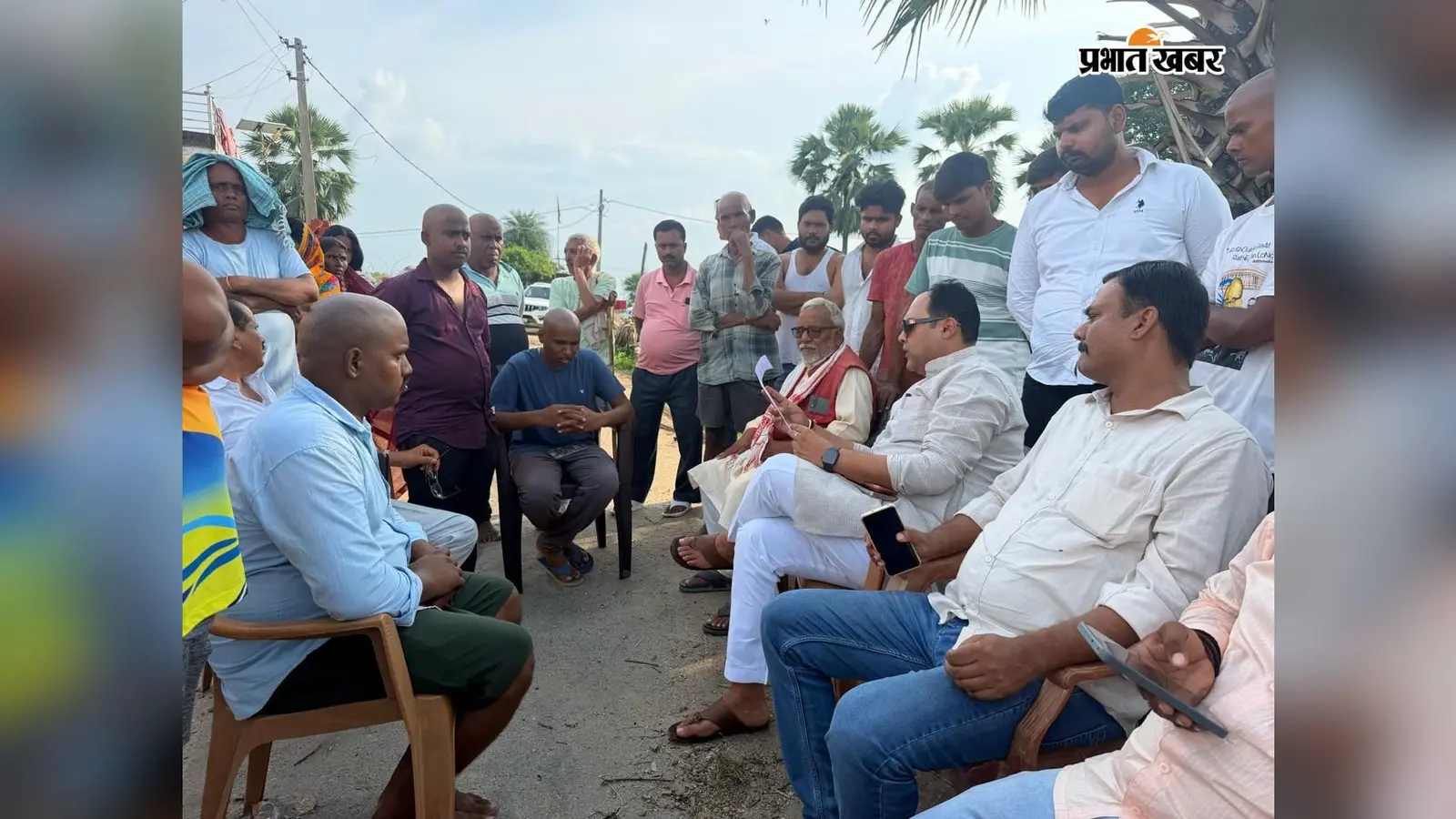 पीड़ित परिवार से मिले युवा कांग्रेसी नेता प्रशांत किशोर, दिलाया न्याय का भरोसा