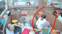 ग्राहक बनकर ज्वेलर्स दुकान पहुंचे दो युवक, एक लाख के जेवर लेकर फरार