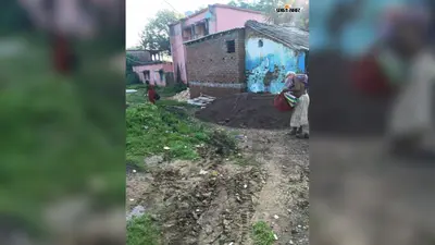 बांका में पैक्स गोदाम की जमीन पर निर्माण का आरोप, किसानों के रास्ते पर संकट, ग्रामीणों ने प्रशासन से लगाई गुहार
